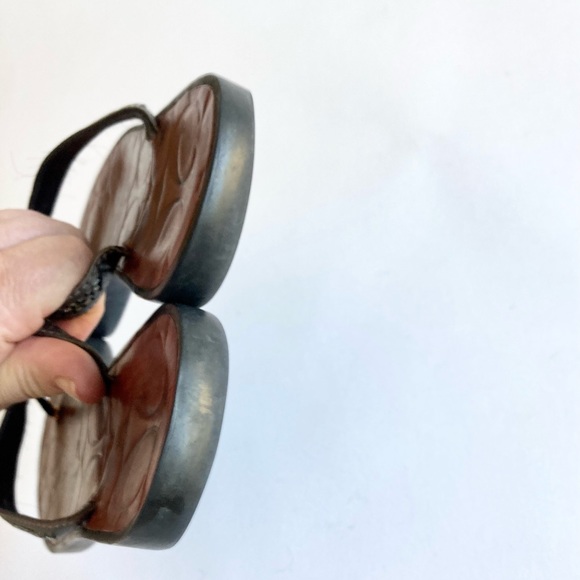 Coach Laurel Silver Tan Leather Rubber Outsole Flip Flops Sandals size 8 - Picture 15 of 16